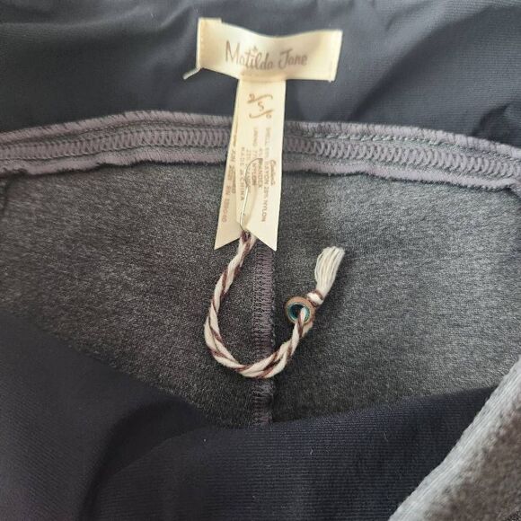 Matilda Jane Gray Ponte Leggings Size Small - Picture 4 of 5